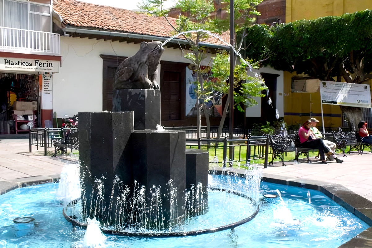 Plaza José Ma. Izazaga o Plaza de la Ranita