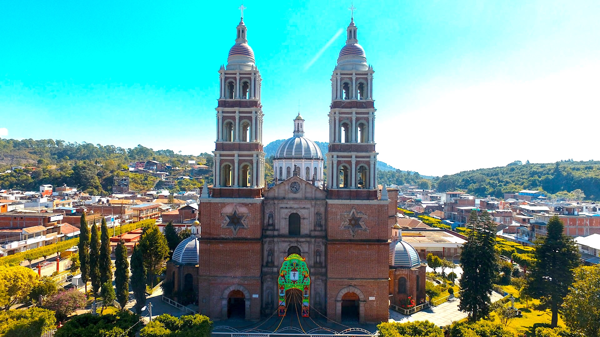 Santuario del señor de los Milagros de Nuevo san Juan Parangaricutiro