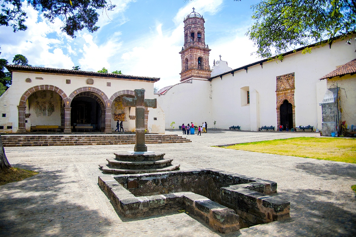 Templo de la Soledad y el antiguo Hospital de Indios